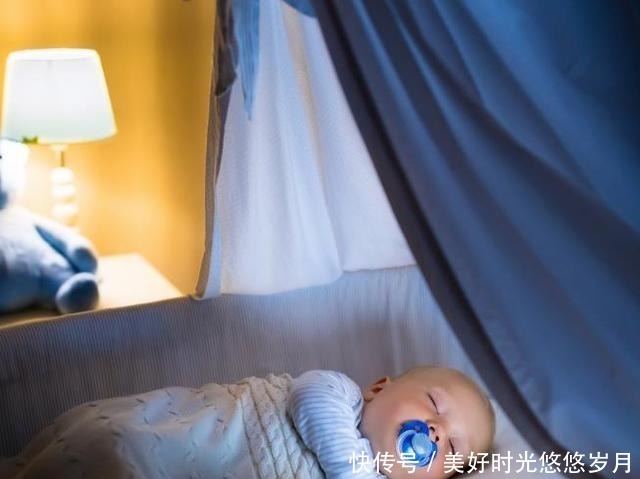 纸尿裤|宝宝夜里醒了,先换纸尿裤还是先喂奶答案可能和你想象不一样