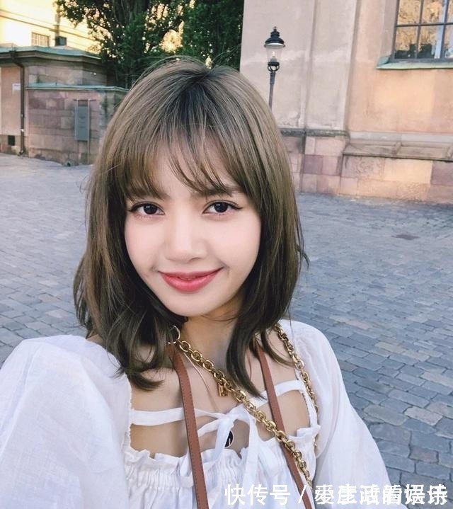 青木 别再染“挂耳染”了!今年秋天流行“奶茶发”,时髦减龄又气质