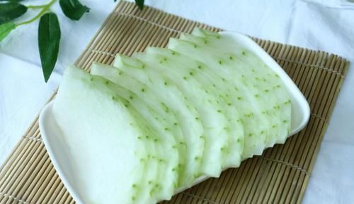 肠胃|晚上坚持吃3种碱性食物,轻松排出肠胃毒素,告别身上三层肥肉!