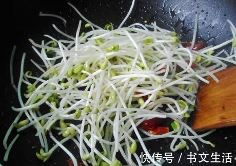 炒粉条时,别只会下锅煮,多加1个步骤,粉条鲜香入味,还不粘连