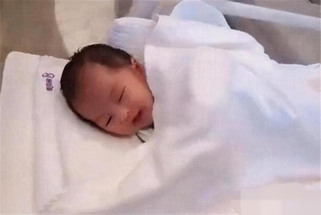 长大|“最美新生儿”来袭！看着就想抱，网友：从小就这么美长大还得了