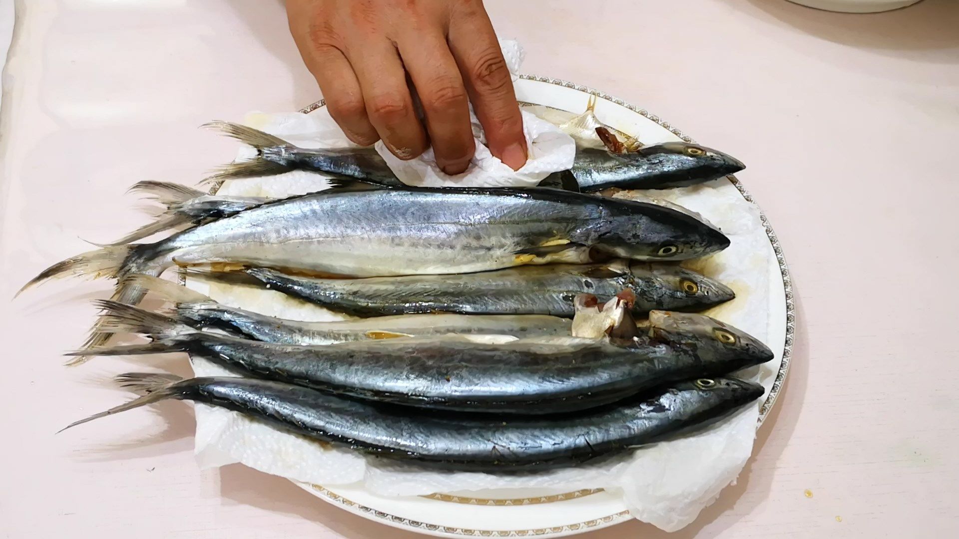 美味|冬天碰到这鱼，我从不还价，目前无法人工养殖，做酱香鱼最美味！
