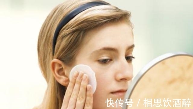 洗脸|洗脸后,直接用手拍打爽肤水?怪不得皮肤差!这样做才是正确的