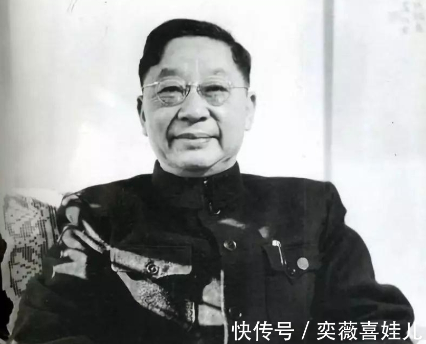 舒乙#1966年,老舍跳湖自尽,独子陪遗体坐了一夜,从此夹起尾巴做人