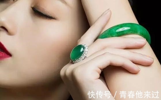 黄渤&谁说男人戴翡翠没魅力这些男明星就将翡翠戴出了全新的风格!