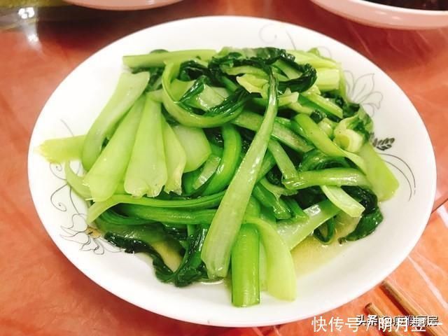 媳妇临产,岳母来家陪护,老妈做了12菜1汤招待,大家看看怎么样