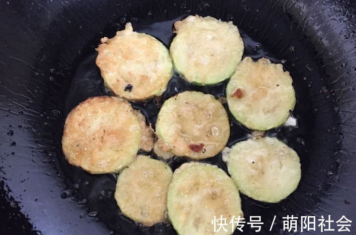 可口|这样吃茄子你见过吗简单快捷，香酥可口，上桌抢着吃