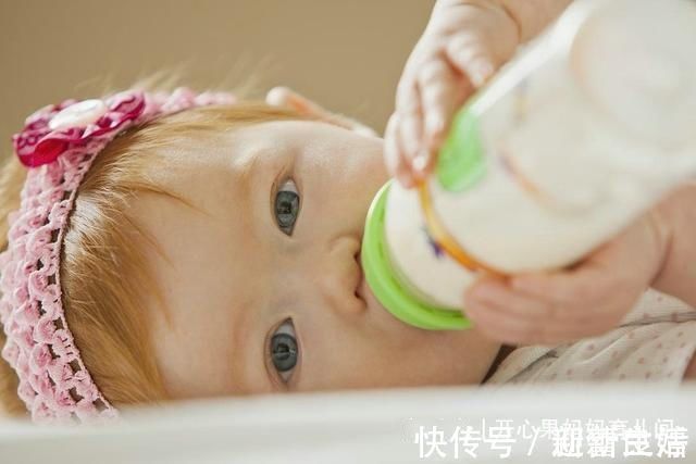 宝宝|还在用温水冲奶粉？错误的温度可能会伤到宝宝，家长们赶紧纠正