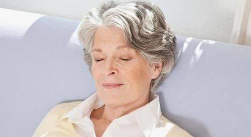 好心情|百岁老人的长寿秘诀:睡眠质量排最后,排第一的让多数人意外