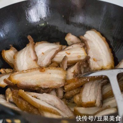 大勺|妈妈的菜干爆扣肉(过节待客硬菜,毫无保留的技巧)