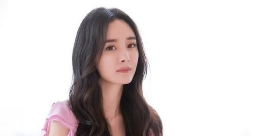 卷发尾 发量多的女生,尽量别留这几种发型,显老还没气质!