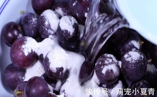葡萄只用盐和面粉洗，相当于吃虫卵，教你一招，虫卵农药全跑光