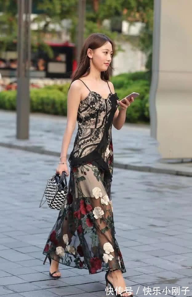 小姐姐 黑色穿搭穿着很显身材,呈现优雅淑女气质,提升气质和品位