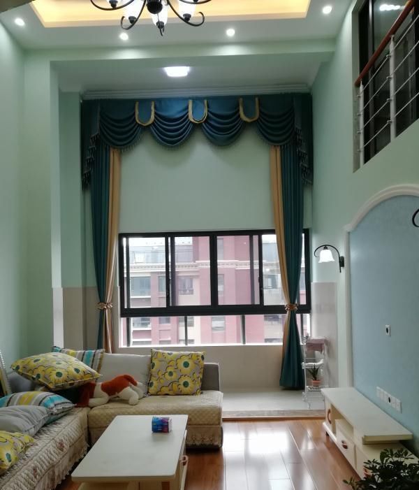 阁楼|老公坚持买顶楼,完工后还挺实用,一层变两层,尤其客厅,漂亮