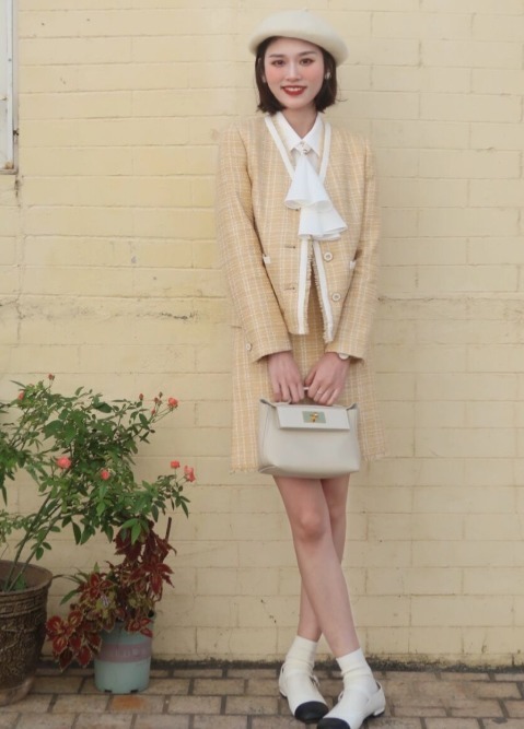 半身裙 日常穿搭没头绪?不妨试试“短外套+半身裙”,显高显瘦又有气质