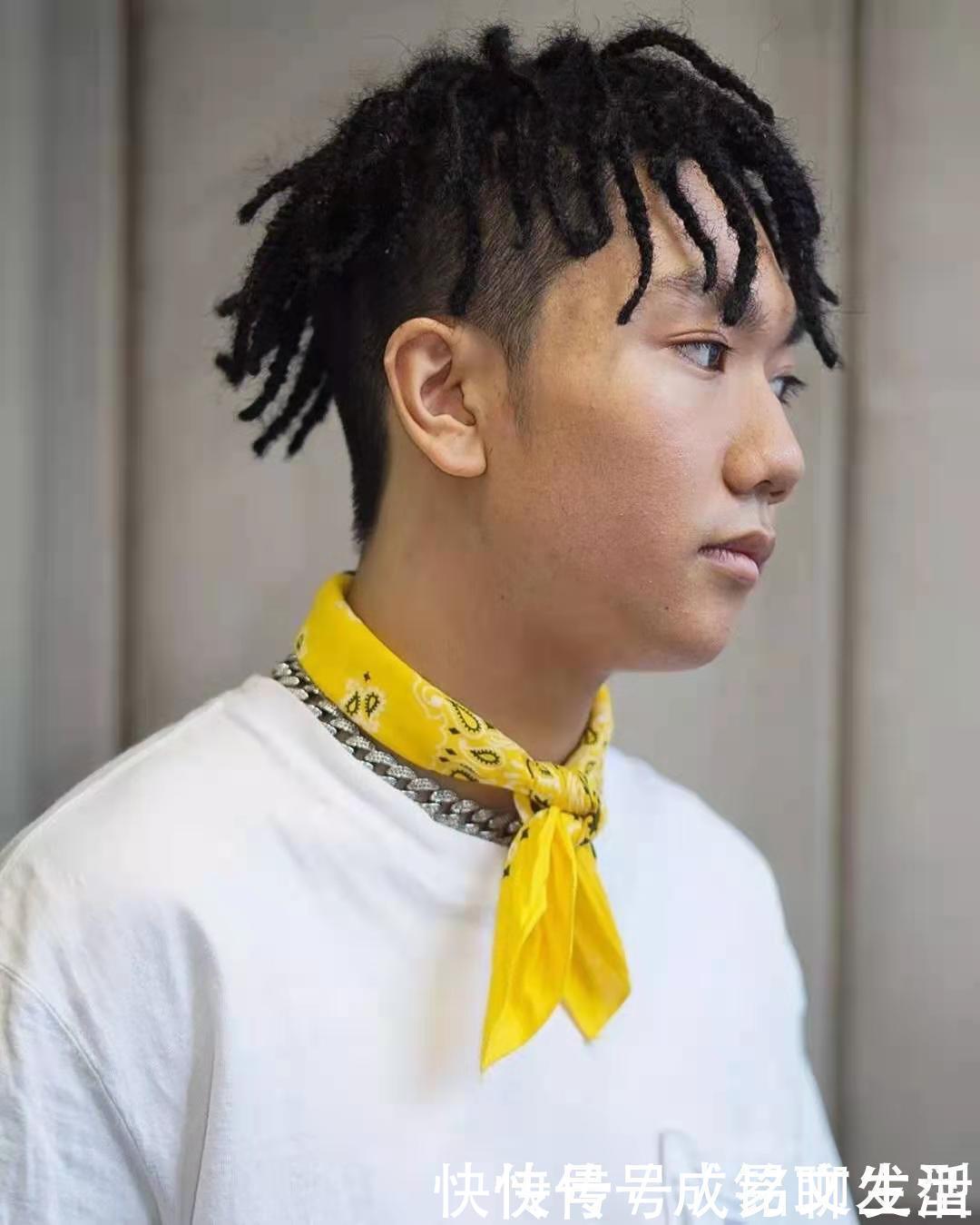 脏辫|锡纸烫已经“失宠”,羊毛卷、黑人烫、狼尾式火了,炸街发型上线