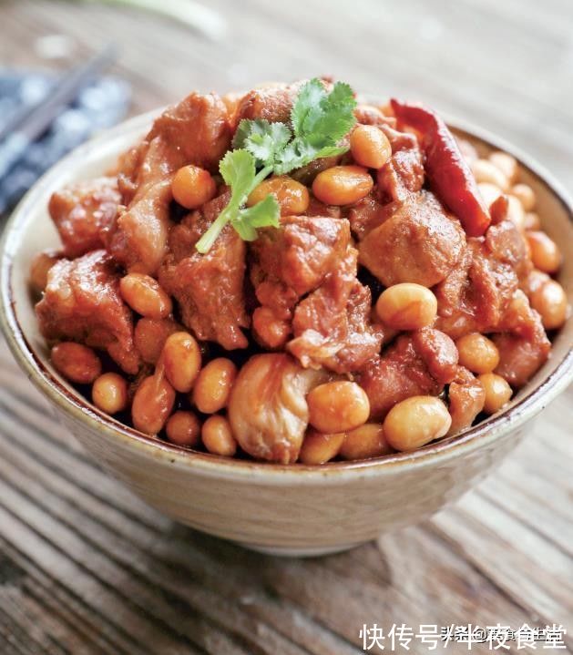 要想把黄豆鸭做得好吃，掌握这两个小窍门，鸭肉不腥，紧致有嚼劲