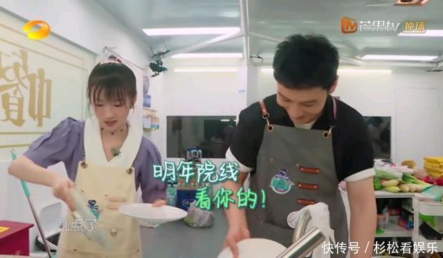 《中餐厅》这伙员工不好带,两个人脚不沾地,一个人干得少睡得早