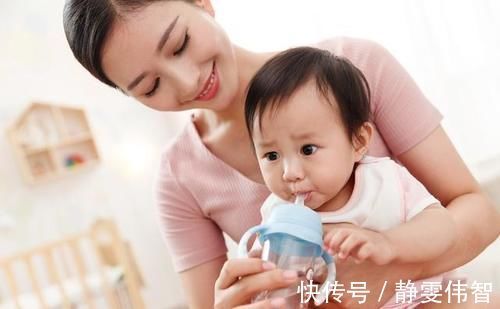 补充水分|纯母乳的宝宝第几个月可以喝水?喝水时需要注意什么?