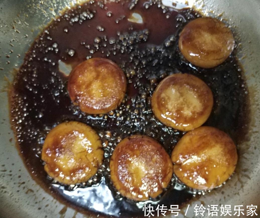 做红糖粑粑,别只会加红糖,多加这2样,色泽更红亮,味道更香甜