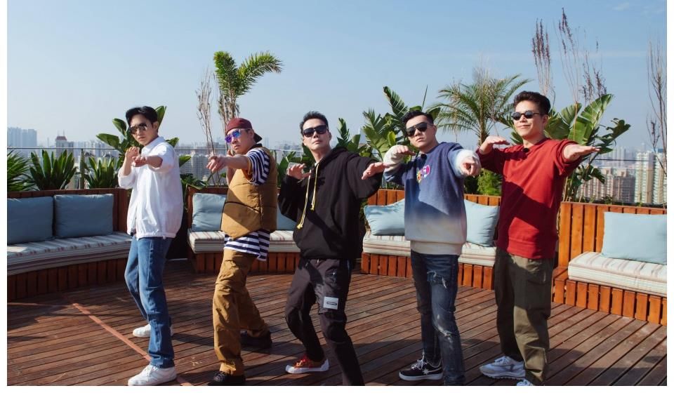 任达华朱永棠惊喜到访《大湾仔的夜》，“大湾仔”主题曲热血首发