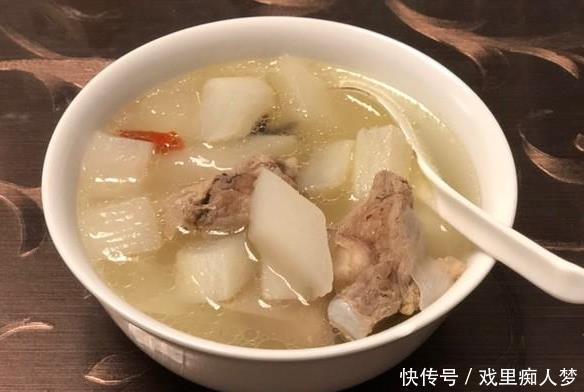  炖排骨汤，牢记“3窍门”，炖好后排骨软烂入味，汤汁鲜香无腥