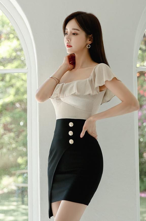 黑色|孙允珠美图鉴赏第6期一字肩纺纱上衣拼接黑色半身裙