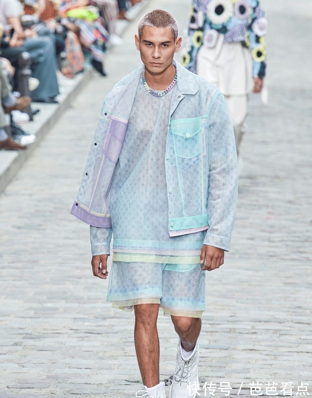 virgil|小时候玩的换装贴纸、QQ秀,竟成了现在最时髦的玩意