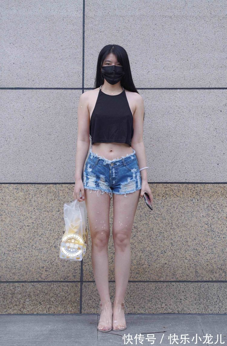 时髦 华丽典雅的打底裤穿搭既时髦又有腔调,凸显修长的身材,甜美温婉