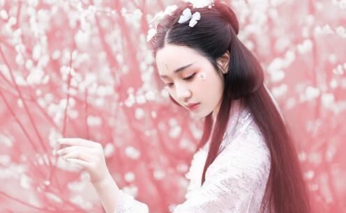 一生守候!白居易对初恋念念不忘,大雨之夜写下一首诗,开篇两句催人泪下