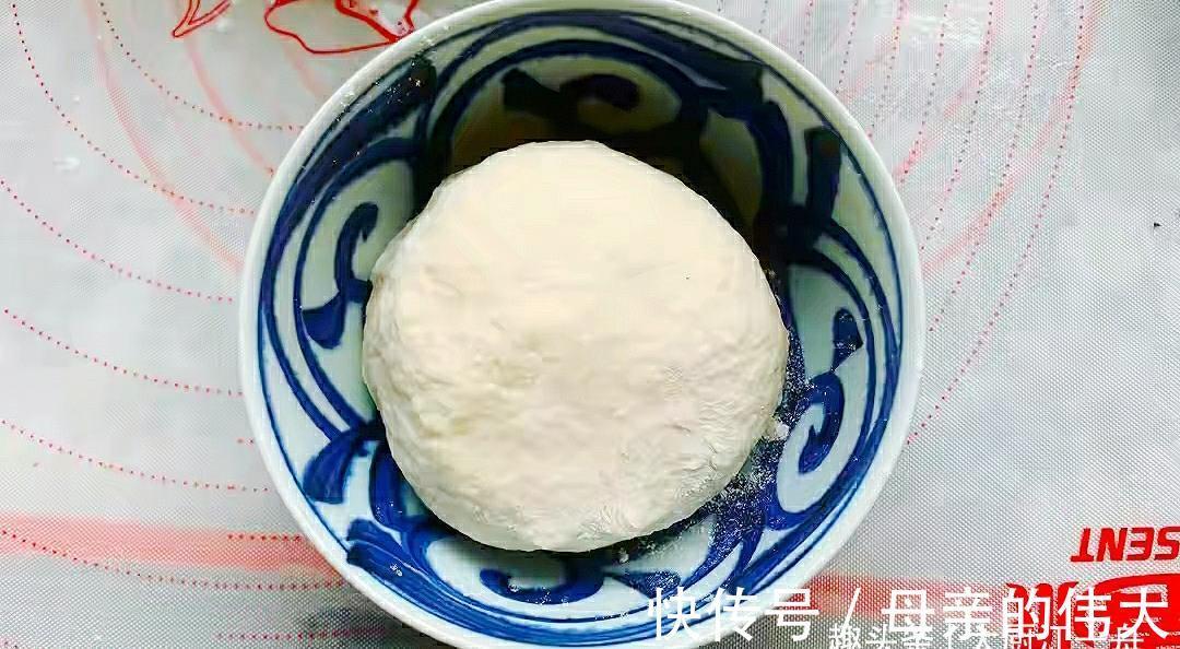 发面|早餐不用出去买了,教你在家做酥皮小糖饼,不用发面,简单又省事