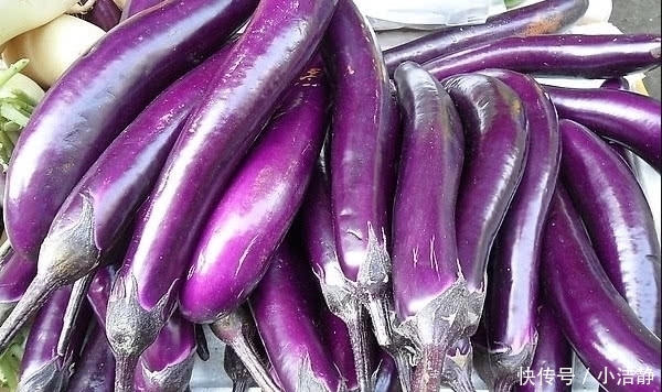 买茄子时选直的还是弯的?老菜农:别跳错了,浪费钱还不好吃