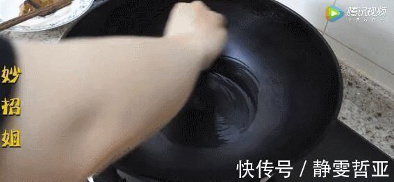 铁锅|家里铁锅天天生锈？老厨师：往锅里扔一物，不生锈还不粘锅