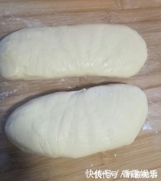 油条一凉就发硬?原来是和面手法错了,教你这样做,油条松软好吃