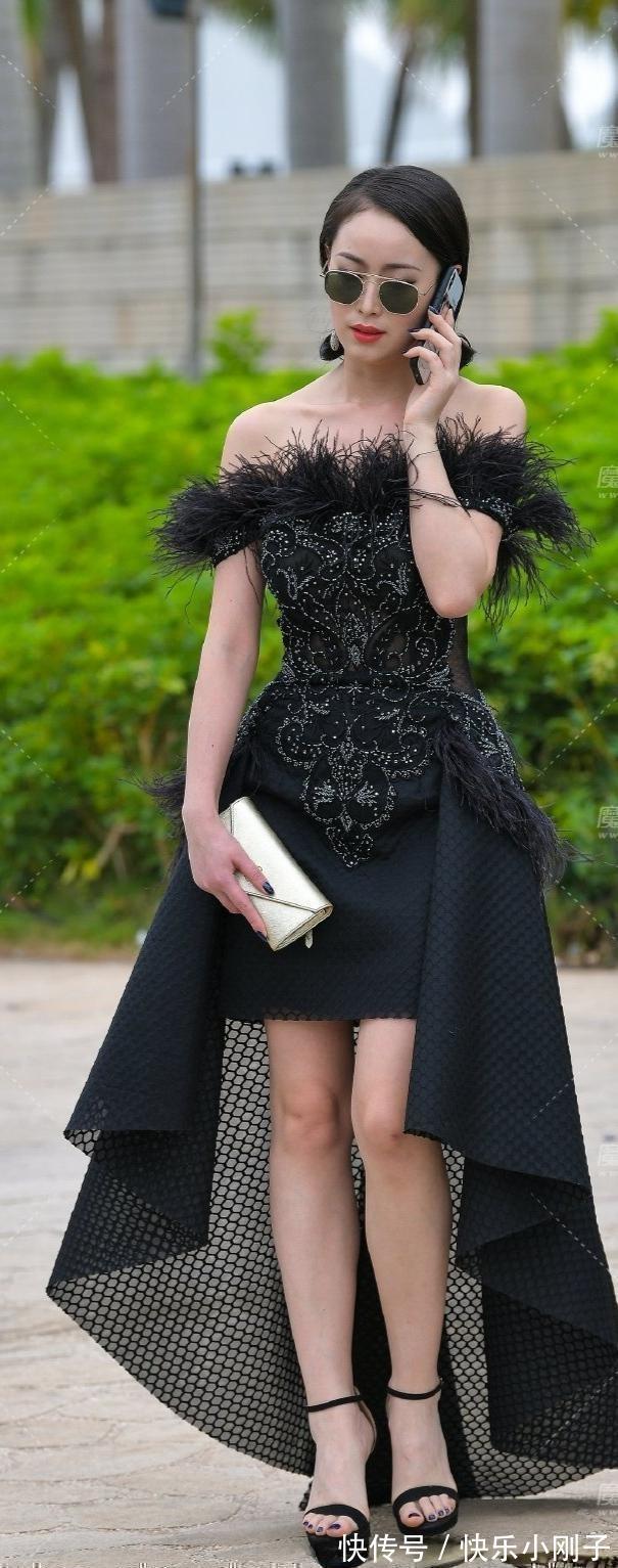 印花 约会必备的连衣裙穿搭技巧,时尚又富有设计感,美丽清澈