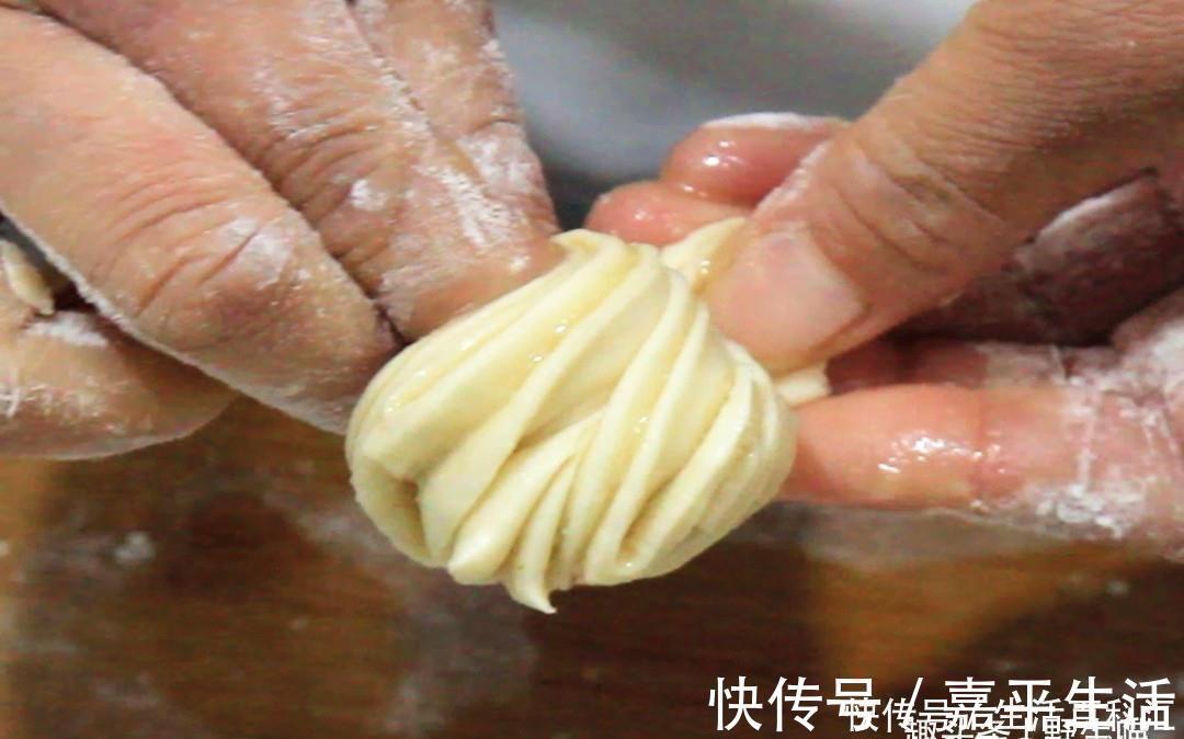 面粉|面粉里加包牛奶，我家一周吃5次！一口一个暄软香甜，孩子抢着吃