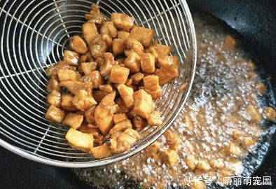 做法|鸡肉这样炒着吃,一上桌就光盘,做法简单,好吃又下饭