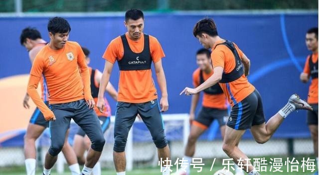 換人|泰山3將被評(píng)低分，2將前景渺茫，郝偉無奈換人，留隊(duì)希望渺茫