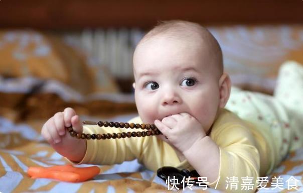 孩子|“突然就不香了”,3岁女宝啃鸡爪,低头一看发现有点“眼熟”