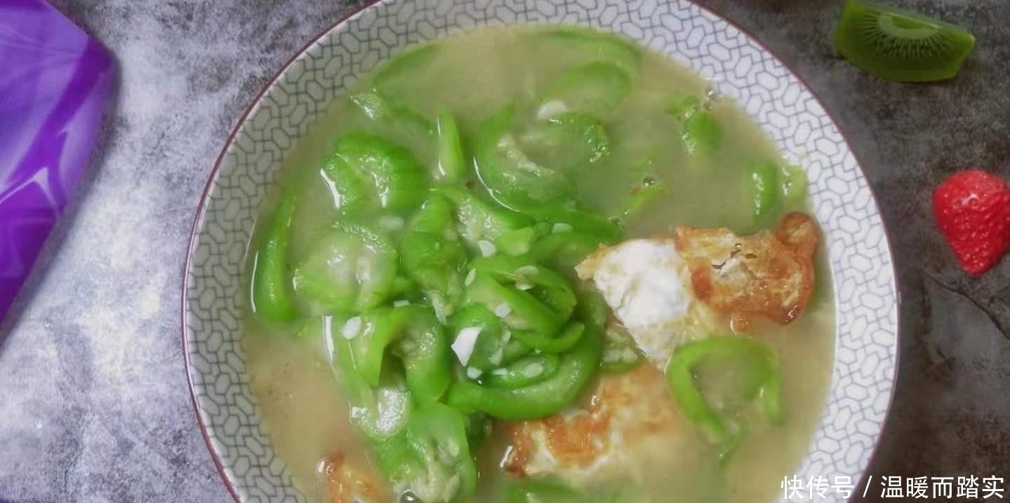 鲜甜|丝瓜汤怎么做才好喝？掌握3个要点，汤味鲜甜，丝瓜嫩绿不变色