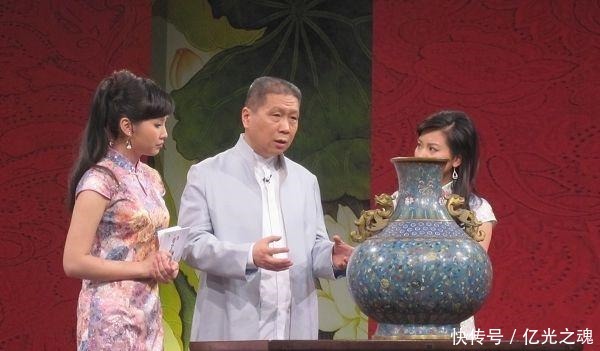 马未都在日本捡漏一只汝窑,谁问价钱他都不说,专家估值不下3亿!