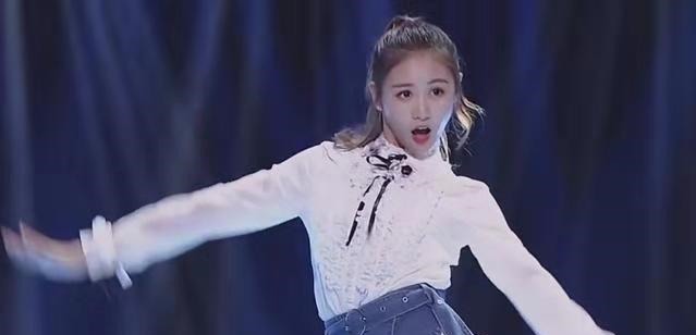 参赛女选手撒娇卖萌太做作,周笔畅黑脸,吴亦凡却做出这个选择