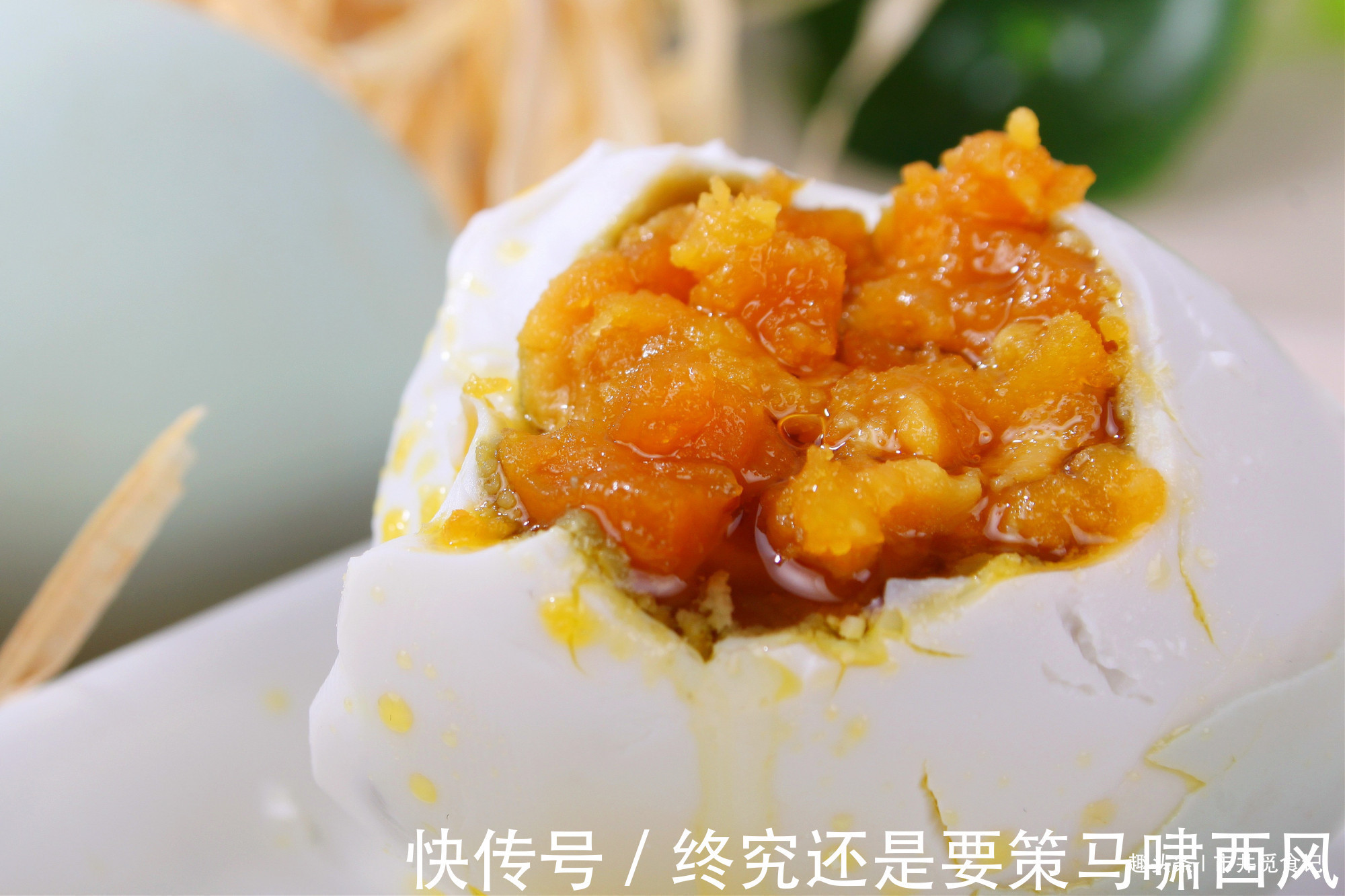 腌咸鸭蛋，奶奶用了几十年的办法，个个流油起沙，干干净净不用泥