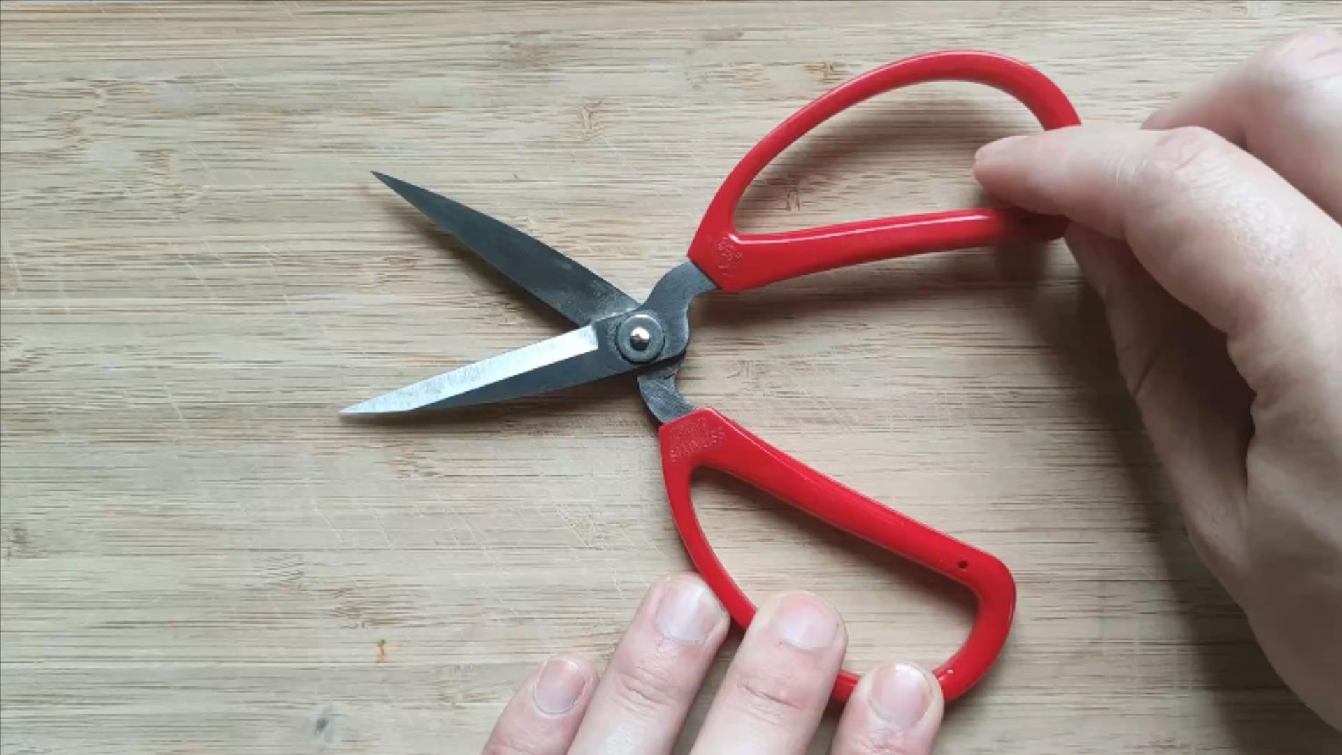 不管剪刀有多钝,学会一招,立马锋利如新,剪棉花非常轻松简单