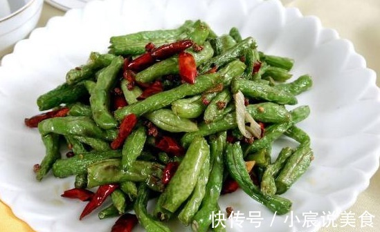 三个朋友来家里做客,做了四菜一汤招待,朋友吃完直夸好吃,大厨