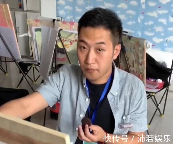 芥末#美术生的调皮日常画一个水瓶骗过老师,就连牛奶盒也可以画出来