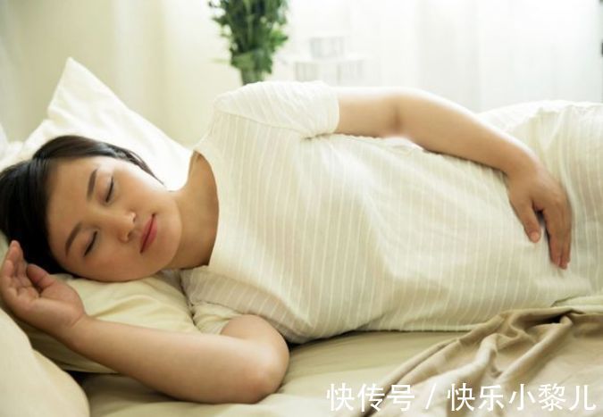 怀孕|怀孕期间睡的床别太随意,否则准妈妈不舒服,胎儿也很难受