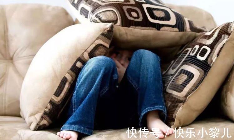 小帅|4岁孙子睡觉总捂着头,奶奶半夜扒开头发,忍不住掉下眼泪