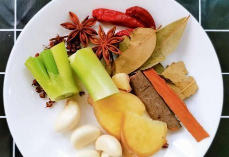 炖牛肉时,先焯水还是直接炖?学会这1招,牛肉软烂易嚼无腥味