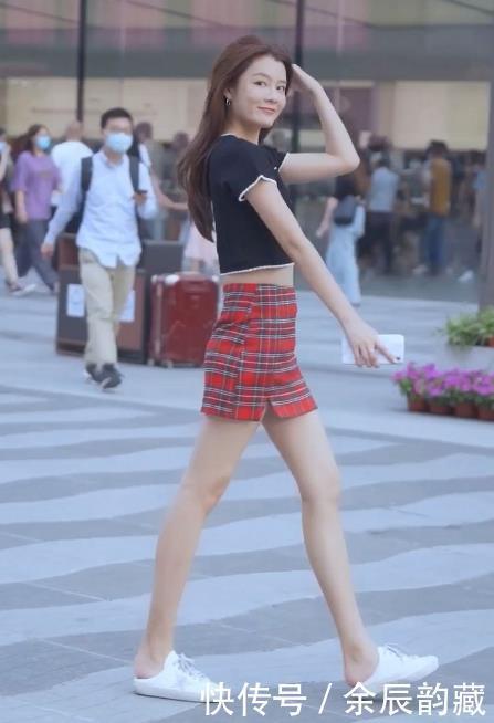 路人街拍:气质满分的小姐姐,仙女般的气质,非常有女人味